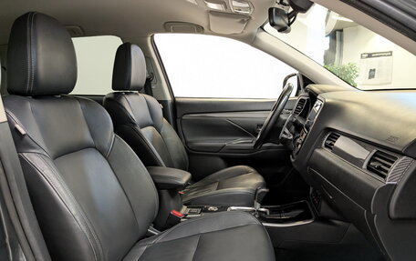 Mitsubishi Outlander III рестайлинг 3, 2019 год, 2 350 000 рублей, 24 фотография