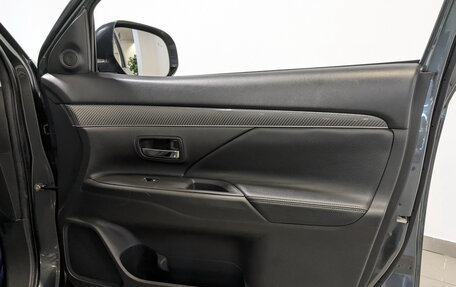 Mitsubishi Outlander III рестайлинг 3, 2019 год, 2 350 000 рублей, 25 фотография