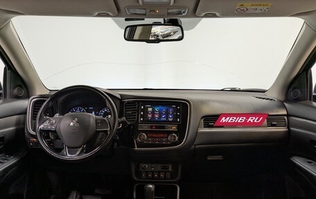 Mitsubishi Outlander III рестайлинг 3, 2019 год, 2 350 000 рублей, 14 фотография