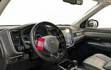 Mitsubishi Outlander III рестайлинг 3, 2019 год, 2 350 000 рублей, 16 фотография
