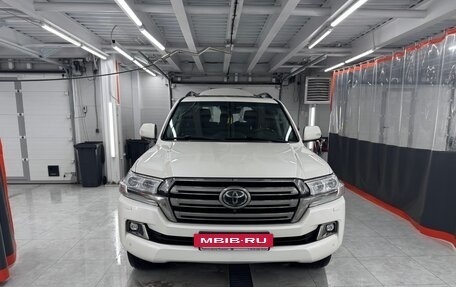 Toyota Land Cruiser 200, 2018 год, 6 800 000 рублей, 4 фотография