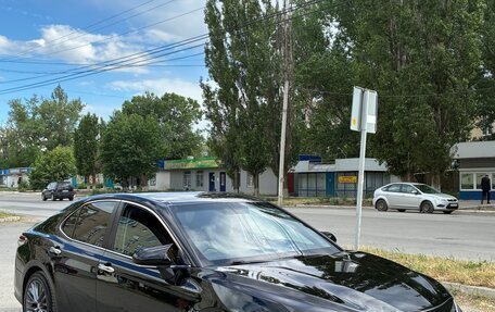 Toyota Camry, 2019 год, 1 900 000 рублей, 2 фотография