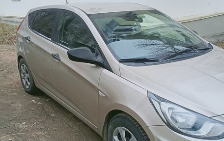 Hyundai Solaris II рестайлинг, 2013 год, 750 000 рублей, 3 фотография
