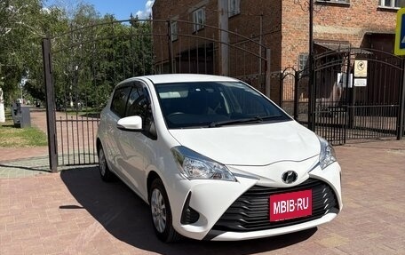 Toyota Vitz, 2017 год, 1 050 000 рублей, 2 фотография