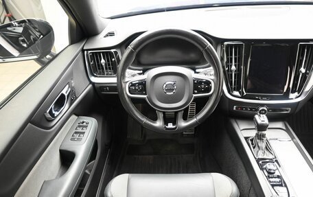 Volvo S60 III, 2019 год, 3 249 900 рублей, 9 фотография