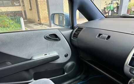 Honda Fit III, 2002 год, 550 000 рублей, 10 фотография