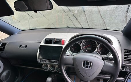 Honda Fit III, 2002 год, 550 000 рублей, 4 фотография