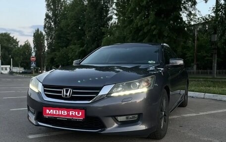 Honda Accord IX рестайлинг, 2013 год, 1 700 000 рублей, 1 фотография