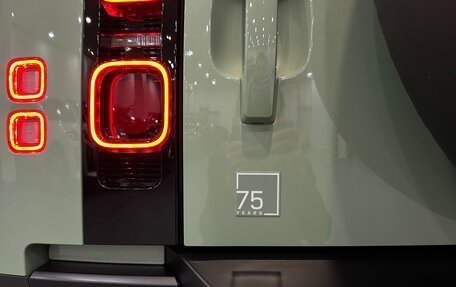 Land Rover Defender II, 2023 год, 11 790 000 рублей, 6 фотография