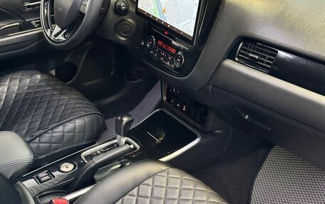 Mitsubishi Outlander III рестайлинг 3, 2019 год, 1 565 000 рублей, 12 фотография