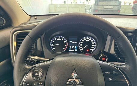 Mitsubishi Outlander III рестайлинг 3, 2019 год, 1 565 000 рублей, 16 фотография