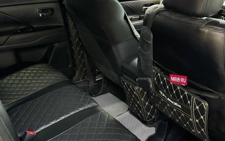 Mitsubishi Outlander III рестайлинг 3, 2019 год, 1 565 000 рублей, 14 фотография