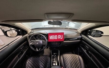 Mitsubishi Outlander III рестайлинг 3, 2019 год, 1 565 000 рублей, 11 фотография