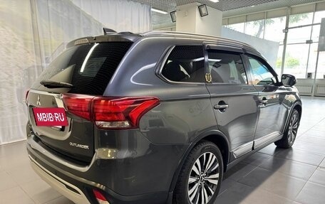 Mitsubishi Outlander III рестайлинг 3, 2019 год, 1 565 000 рублей, 6 фотография