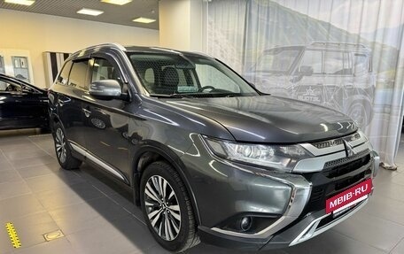 Mitsubishi Outlander III рестайлинг 3, 2019 год, 1 565 000 рублей, 3 фотография