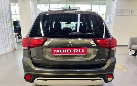 Mitsubishi Outlander III рестайлинг 3, 2019 год, 1 565 000 рублей, 7 фотография