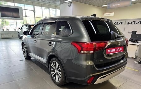 Mitsubishi Outlander III рестайлинг 3, 2019 год, 1 565 000 рублей, 8 фотография