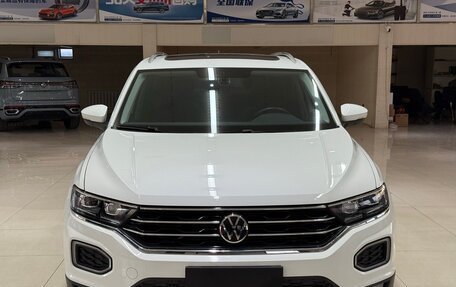 Volkswagen T-Roc I, 2022 год, 1 600 000 рублей, 2 фотография