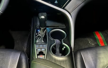 Toyota Camry, 2021 год, 3 499 000 рублей, 10 фотография