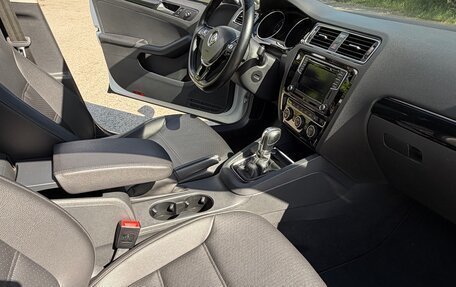 Volkswagen Jetta VI, 2017 год, 1 600 000 рублей, 19 фотография