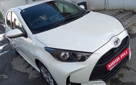 Toyota Yaris, 2021 год, 1 115 000 рублей, 3 фотография