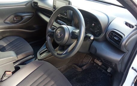 Toyota Yaris, 2021 год, 1 115 000 рублей, 12 фотография
