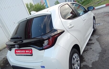 Toyota Yaris, 2021 год, 1 115 000 рублей, 5 фотография
