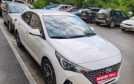 Hyundai Solaris II рестайлинг, 2021 год, 1 950 000 рублей, 5 фотография