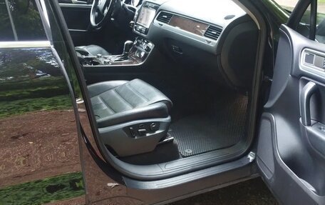 Volkswagen Touareg III, 2011 год, 2 500 000 рублей, 2 фотография
