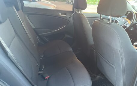 Hyundai Solaris II рестайлинг, 2015 год, 1 300 000 рублей, 10 фотография