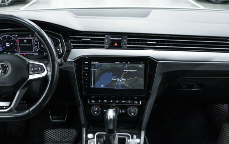 Volkswagen Passat B8 рестайлинг, 2019 год, 3 899 700 рублей, 24 фотография