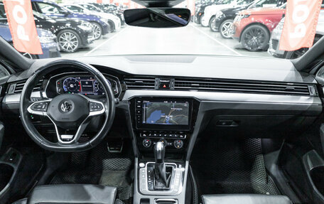Volkswagen Passat B8 рестайлинг, 2019 год, 3 899 700 рублей, 23 фотография