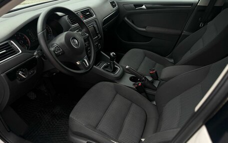 Volkswagen Jetta VI, 2012 год, 999 000 рублей, 8 фотография