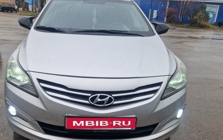 Hyundai Solaris II рестайлинг, 2014 год, 800 000 рублей, 1 фотография