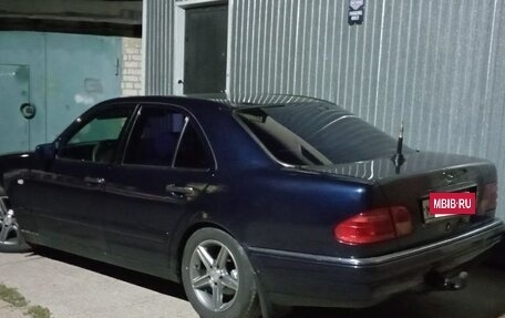 Mercedes-Benz E-Класс, 1997 год, 650 000 рублей, 6 фотография