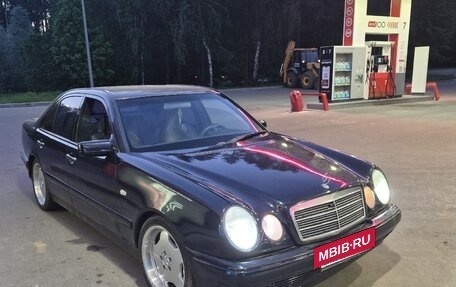 Mercedes-Benz E-Класс, 1997 год, 650 000 рублей, 3 фотография