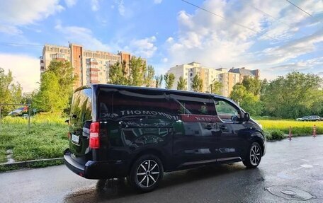 Peugeot Traveller I, 2019 год, 2 400 000 рублей, 3 фотография