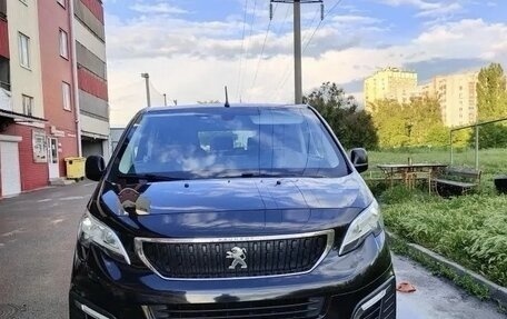 Peugeot Traveller I, 2019 год, 2 400 000 рублей, 2 фотография