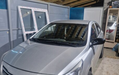 Hyundai Solaris II рестайлинг, 2014 год, 800 000 рублей, 2 фотография