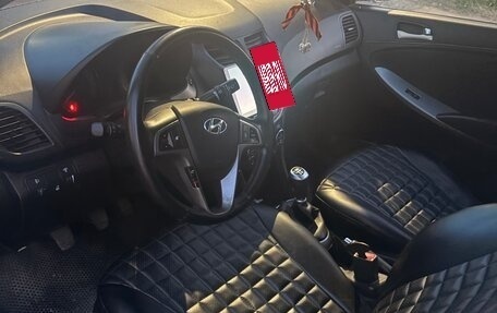 Hyundai Solaris II рестайлинг, 2014 год, 800 000 рублей, 4 фотография