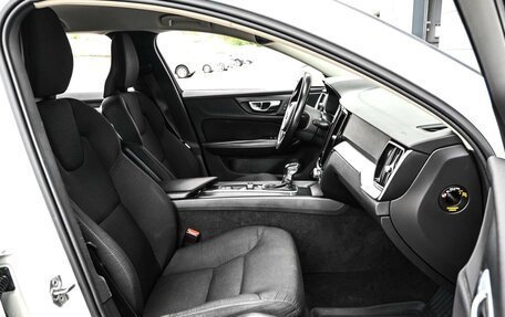 Volvo V60 Cross Country II, 2019 год, 2 434 000 рублей, 8 фотография