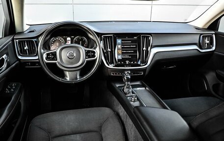 Volvo V60 Cross Country II, 2019 год, 2 434 000 рублей, 6 фотография