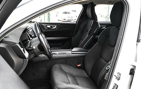 Volvo V60 Cross Country II, 2019 год, 2 434 000 рублей, 10 фотография