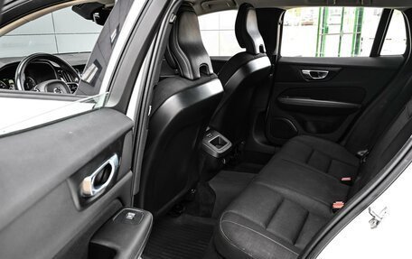 Volvo V60 Cross Country II, 2019 год, 2 434 000 рублей, 11 фотография