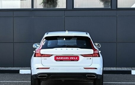 Volvo V60 Cross Country II, 2019 год, 2 434 000 рублей, 4 фотография