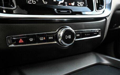 Volvo V60 Cross Country II, 2019 год, 2 434 000 рублей, 22 фотография