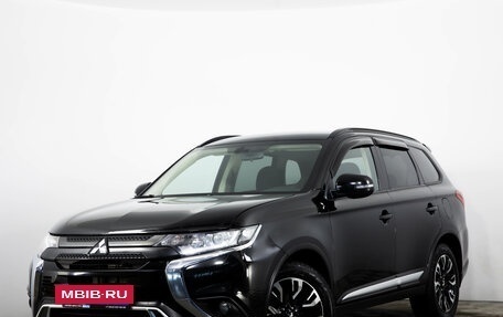 Mitsubishi Outlander III рестайлинг 3, 2021 год, 2 299 000 рублей, 4 фотография