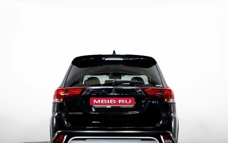 Mitsubishi Outlander III рестайлинг 3, 2021 год, 2 299 000 рублей, 6 фотография