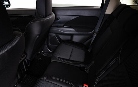Mitsubishi Outlander III рестайлинг 3, 2021 год, 2 299 000 рублей, 11 фотография
