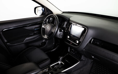 Mitsubishi Outlander III рестайлинг 3, 2021 год, 2 299 000 рублей, 13 фотография
